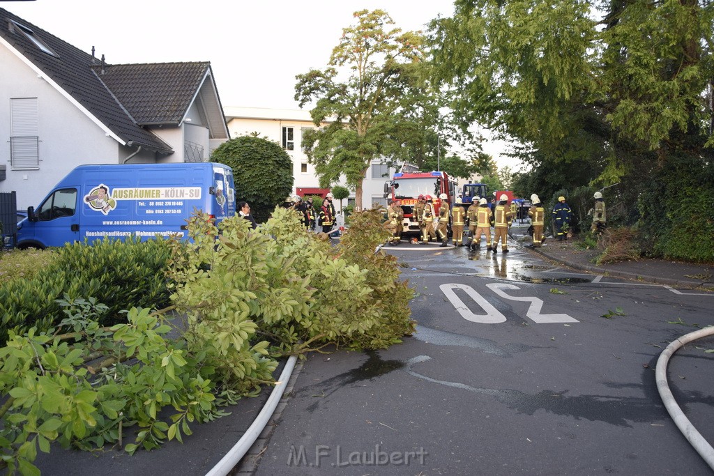 Grossfeuer Einfamilienhaus Siegburg Muehlengrabenstr P0882.JPG - Miklos Laubert